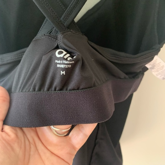 Alo Yoga Carmen - mesh on top, criss cross back - Picture 8 of 9